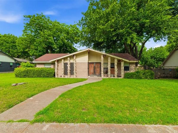 829 Ray Andra Drive, DeSoto, TX 75115