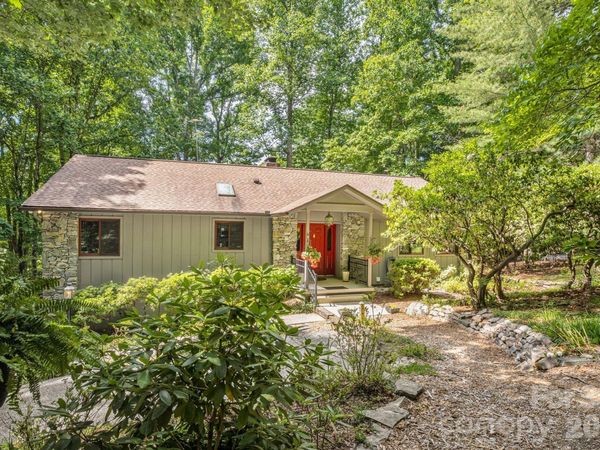 36 Foxglove Road, Hendersonville, NC 28739