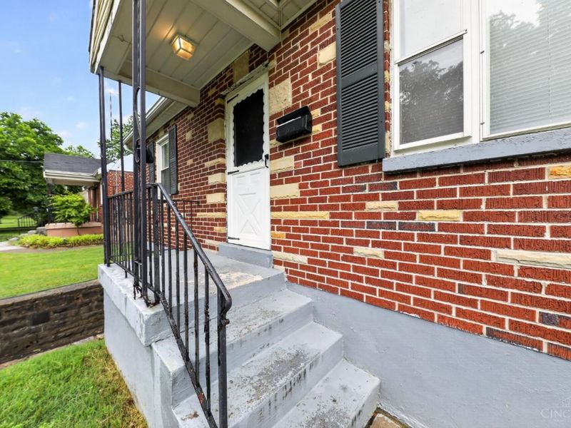218 Ridgeway Road, Cincinnati, OH 45216 Photo 2