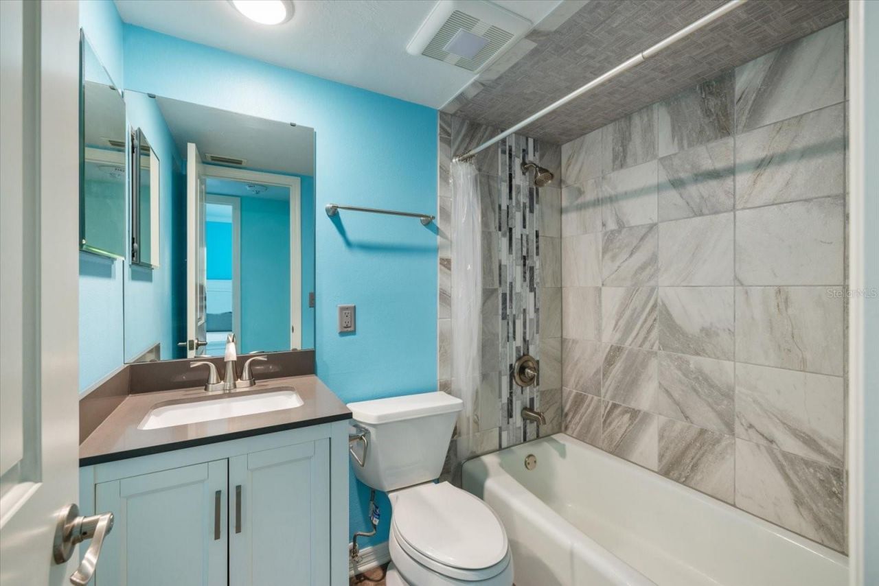 116 Vista Hermosa Circle, Unit 204C, Sarasota, FL 34242 Photo