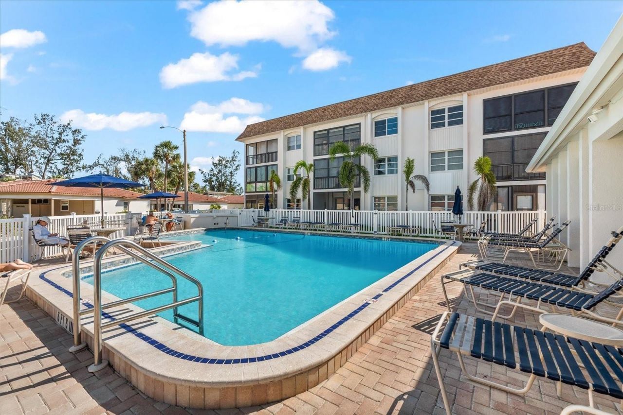 116 Vista Hermosa Circle, Unit 204C, Sarasota, FL 34242 Photo