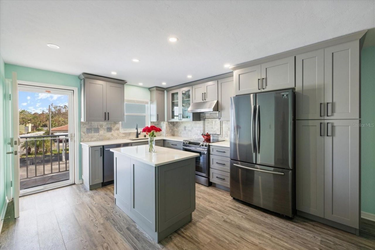 116 Vista Hermosa Circle, Unit 204C, Sarasota, FL 34242 Photo