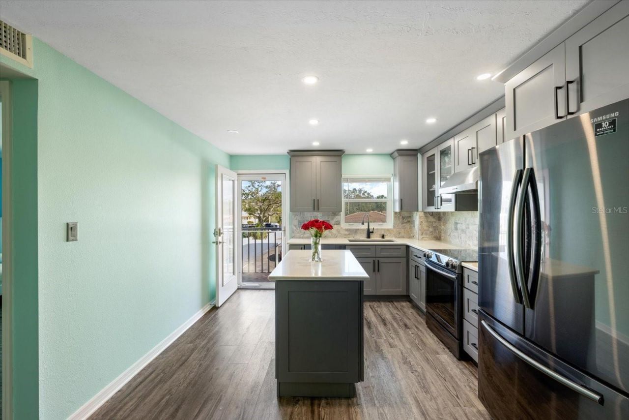116 Vista Hermosa Circle, Unit 204C, Sarasota, FL 34242 Photo