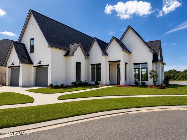 107 Sugar Cane Palm Circle, Broussard, LA 70518