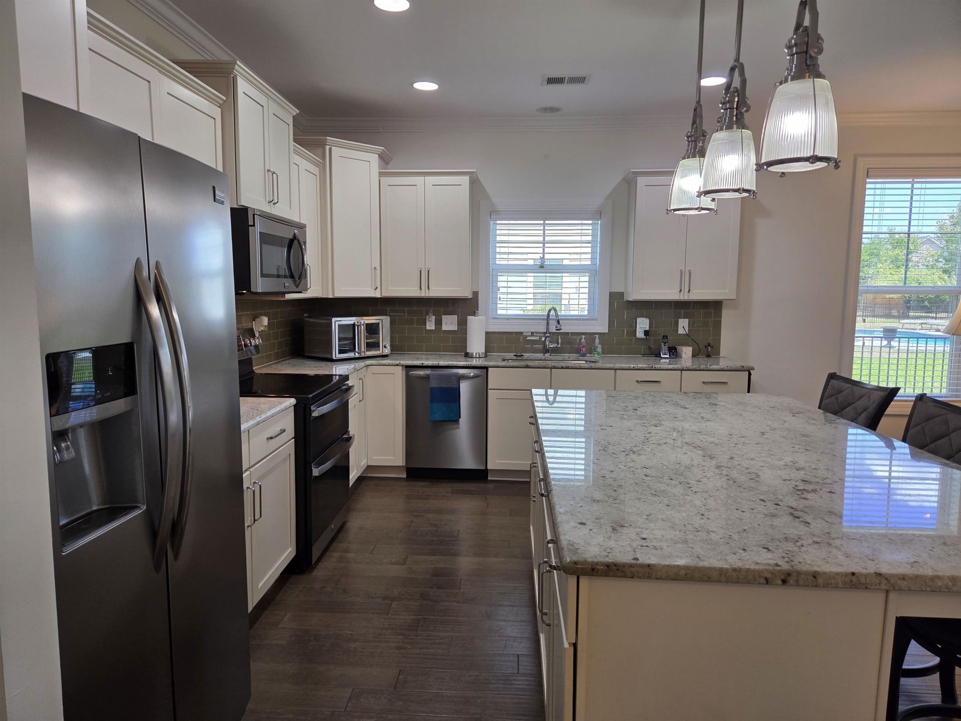 1000 Englemann Oak Dr. Photo 10