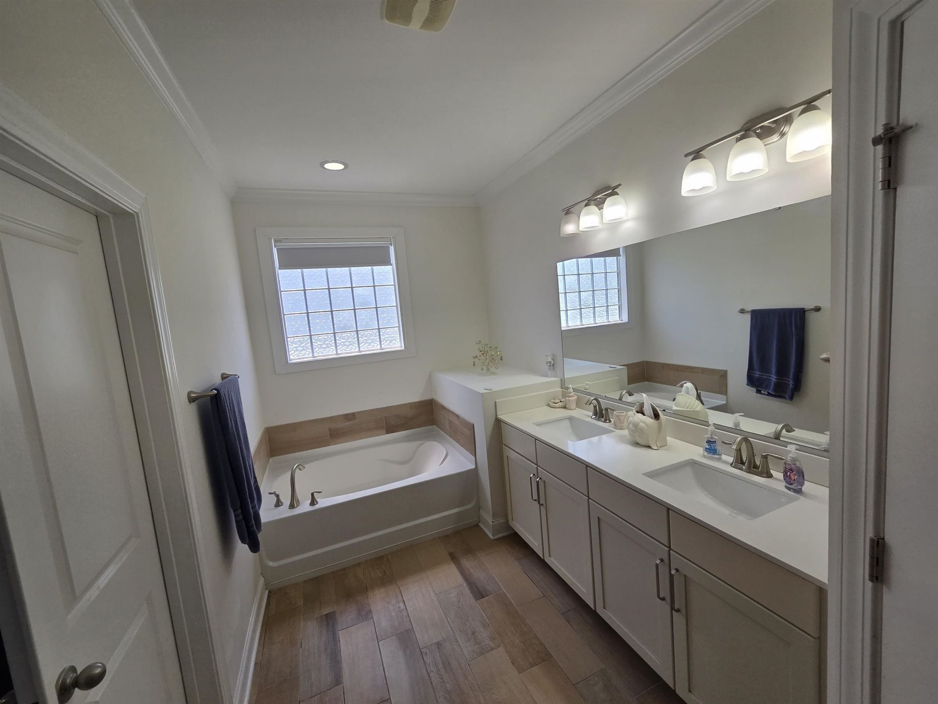 1000 Englemann Oak Dr. Photo 28