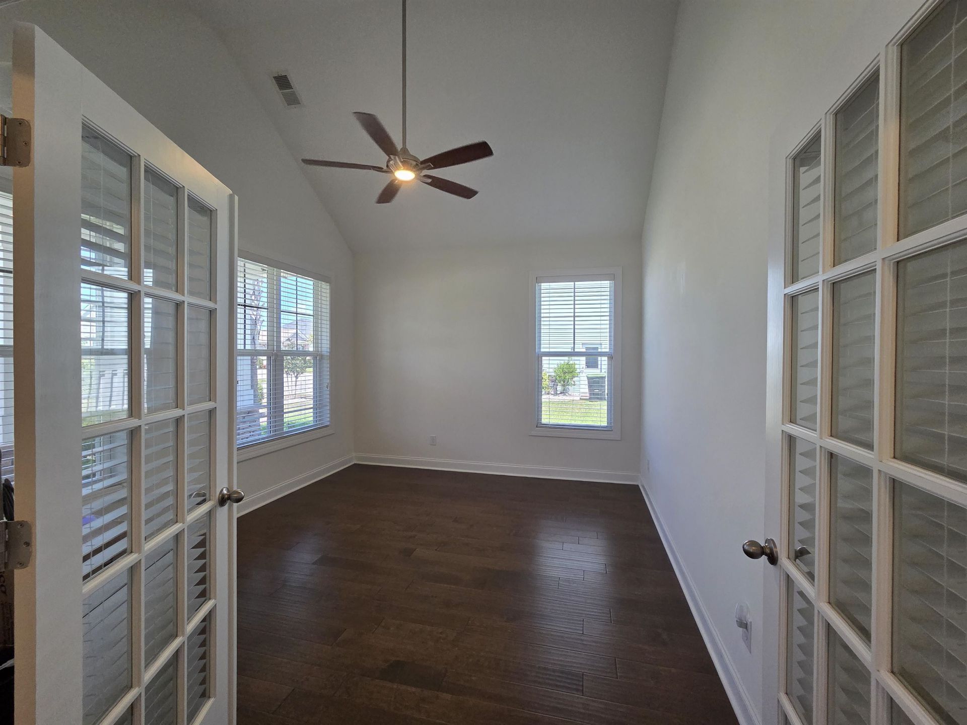 1000 Englemann Oak Dr. Photo 6