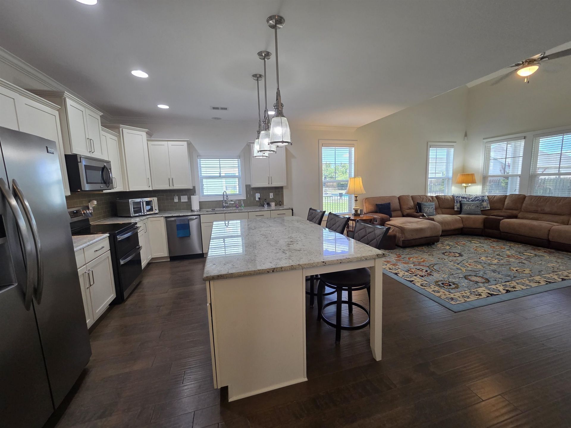 1000 Englemann Oak Dr. Photo 9