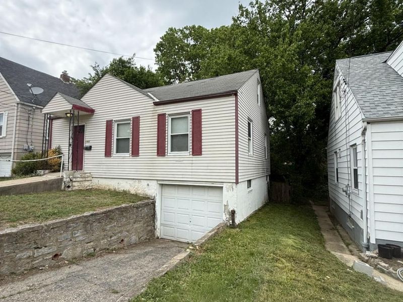 1866 Ashbrook Drive, Cincinnati, OH 45238 Photo 1