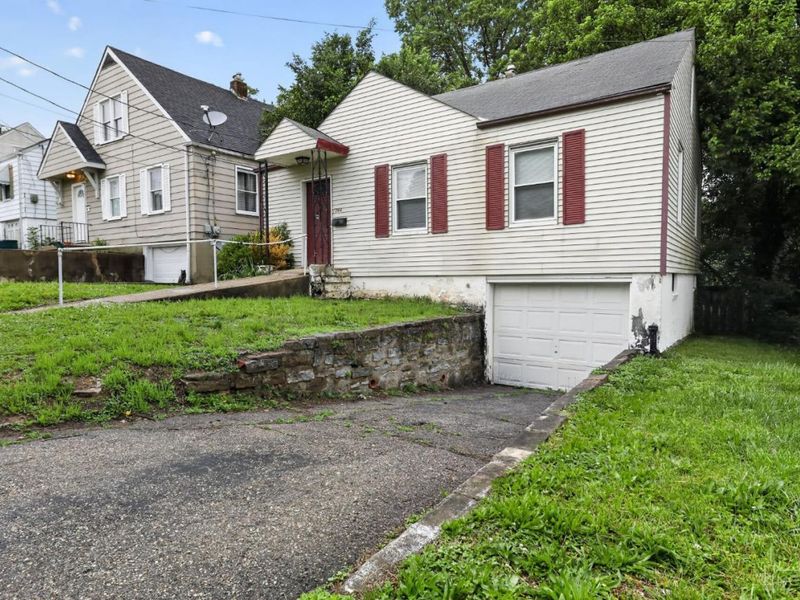1866 Ashbrook Drive, Cincinnati, OH 45238 Photo 4