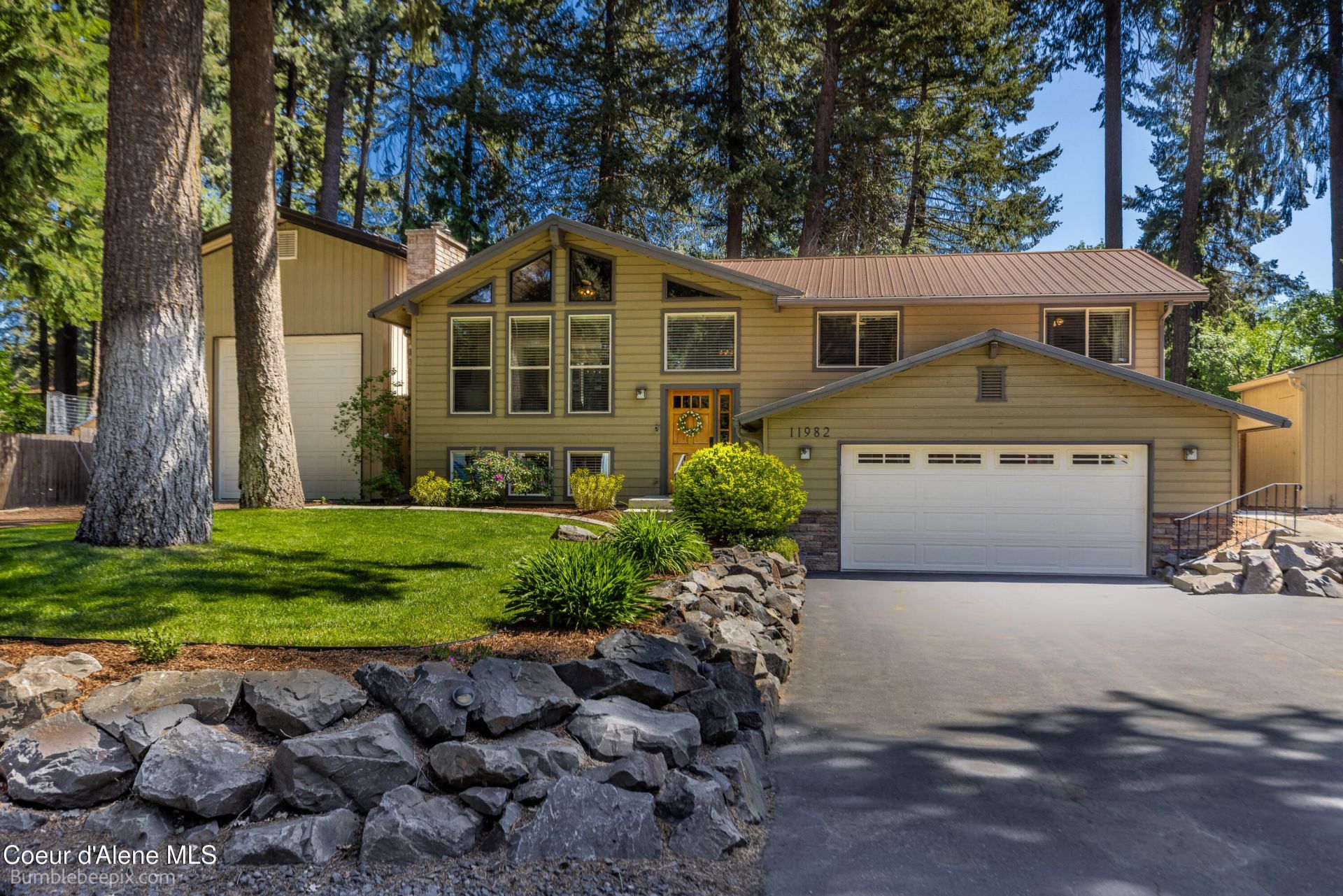 11982 N Emerald Dr, Hayden, ID 83835 Main Photo