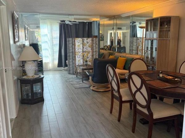 9401 Sunrise Lakes Blvd, Unit 109, Sunrise, FL 33322