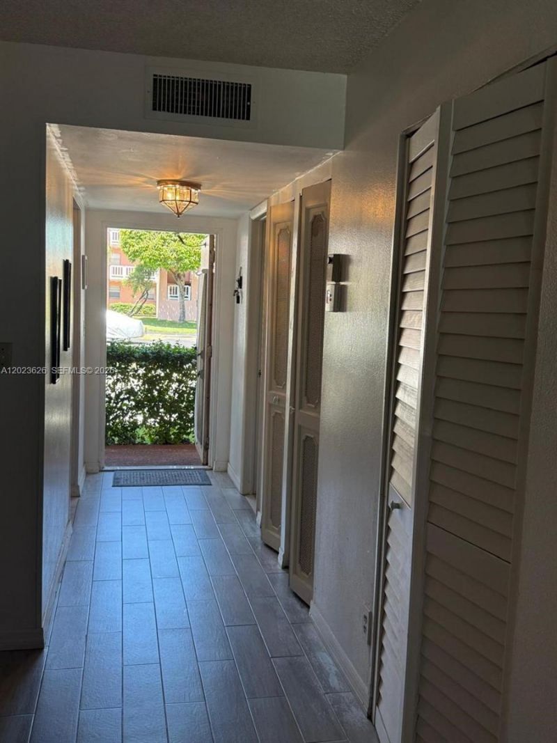 9401 Sunrise Lakes Blvd, Unit 109, Sunrise, FL 33322 Photo