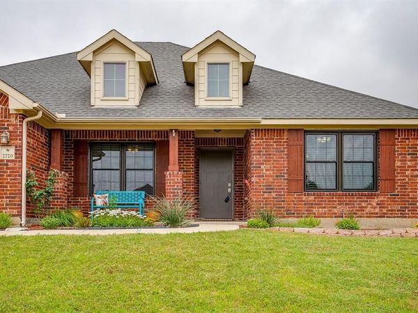 2720 Pinnacle Drive, Burleson, TX 76028