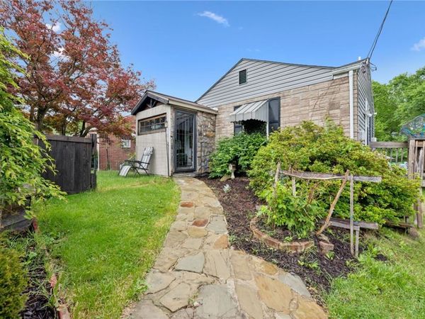 882 Locust Ave, Washington, PA 15301