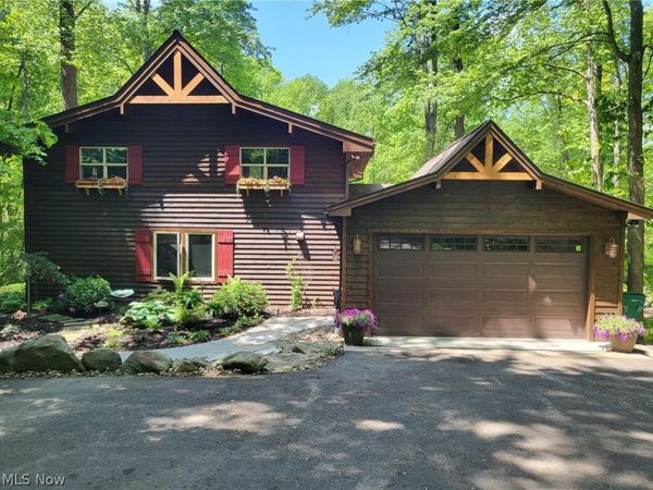 17126 Catsden Road , Chagrin Falls, OH 44023