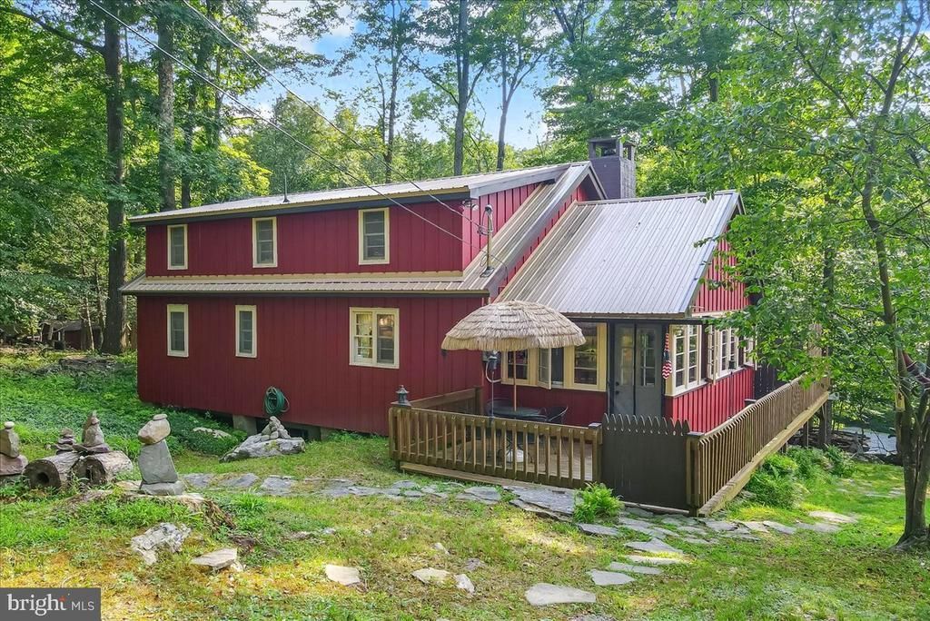 112 BEECHWOOD COVE ROAD, GREENTOWN, PA 18426
