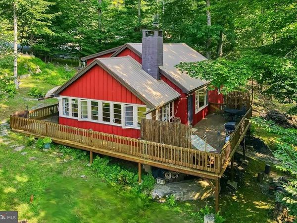112 BEECHWOOD COVE ROAD , GREENTOWN, PA 18426