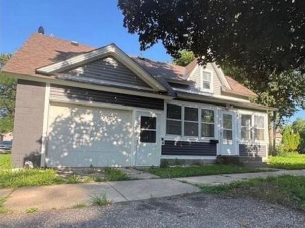 915 3rd Avenue NW, Faribault, MN 55021