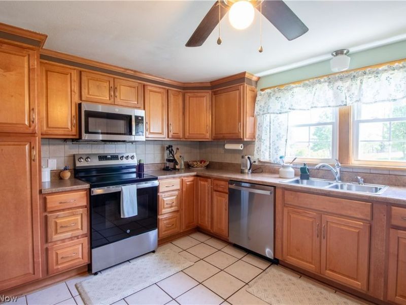 10381 Portage Street NW, Canal Fulton, OH 44614 Photo 7