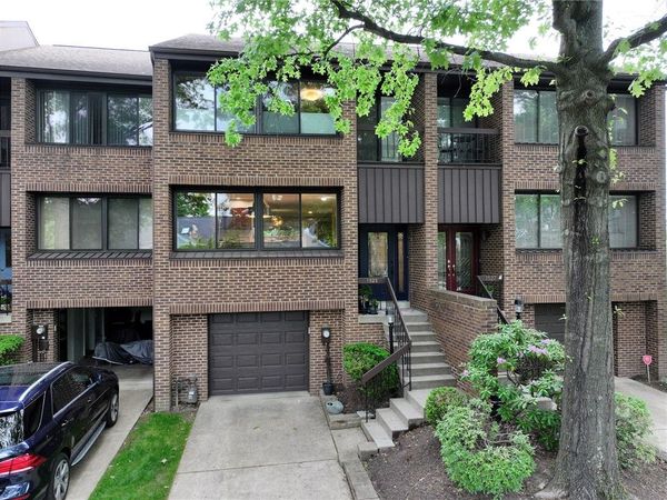 1523 Merion Ln, Oakmont, PA 15139