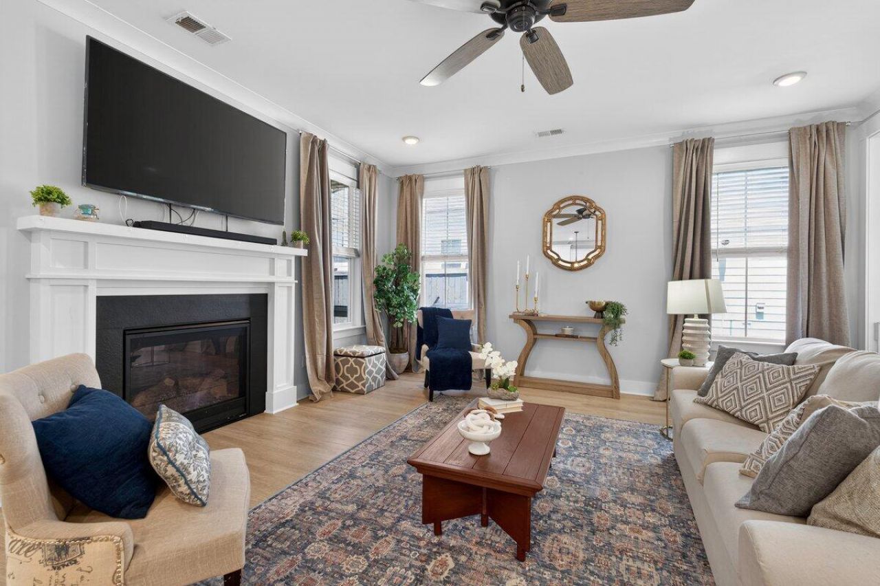 386 Oak Park Street Photo 13