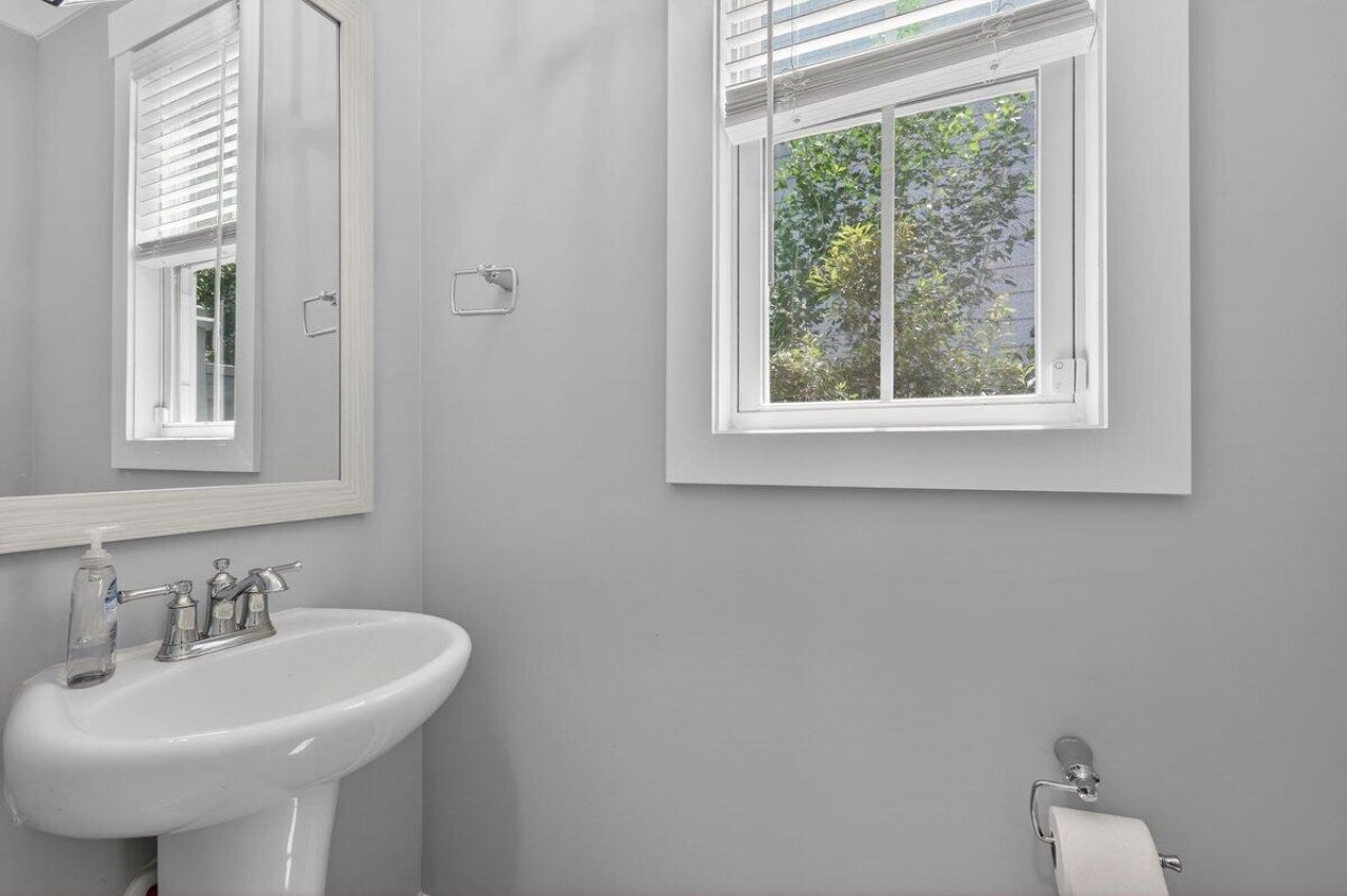 386 Oak Park Street Photo 20