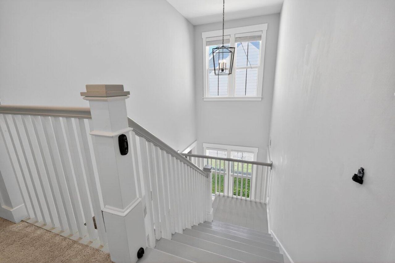 386 Oak Park Street Photo 24