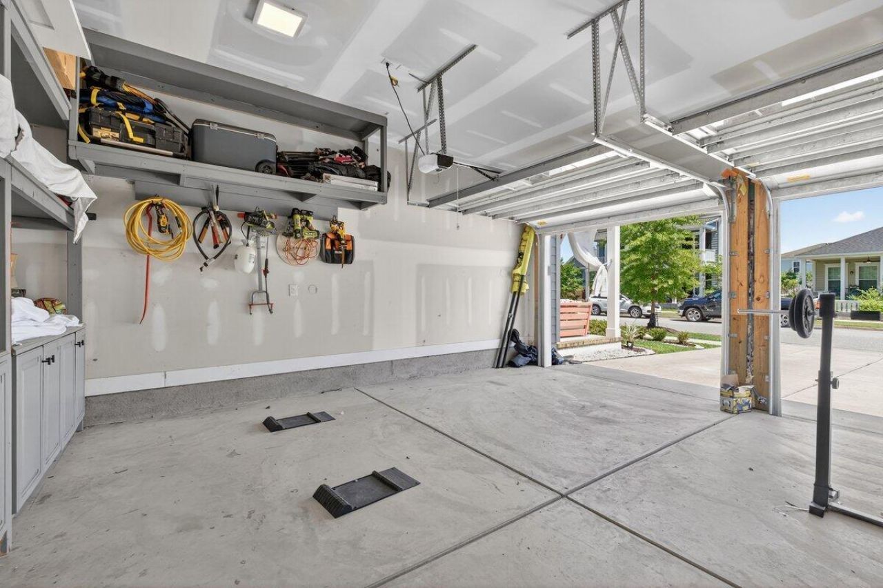 386 Oak Park Street Photo 40