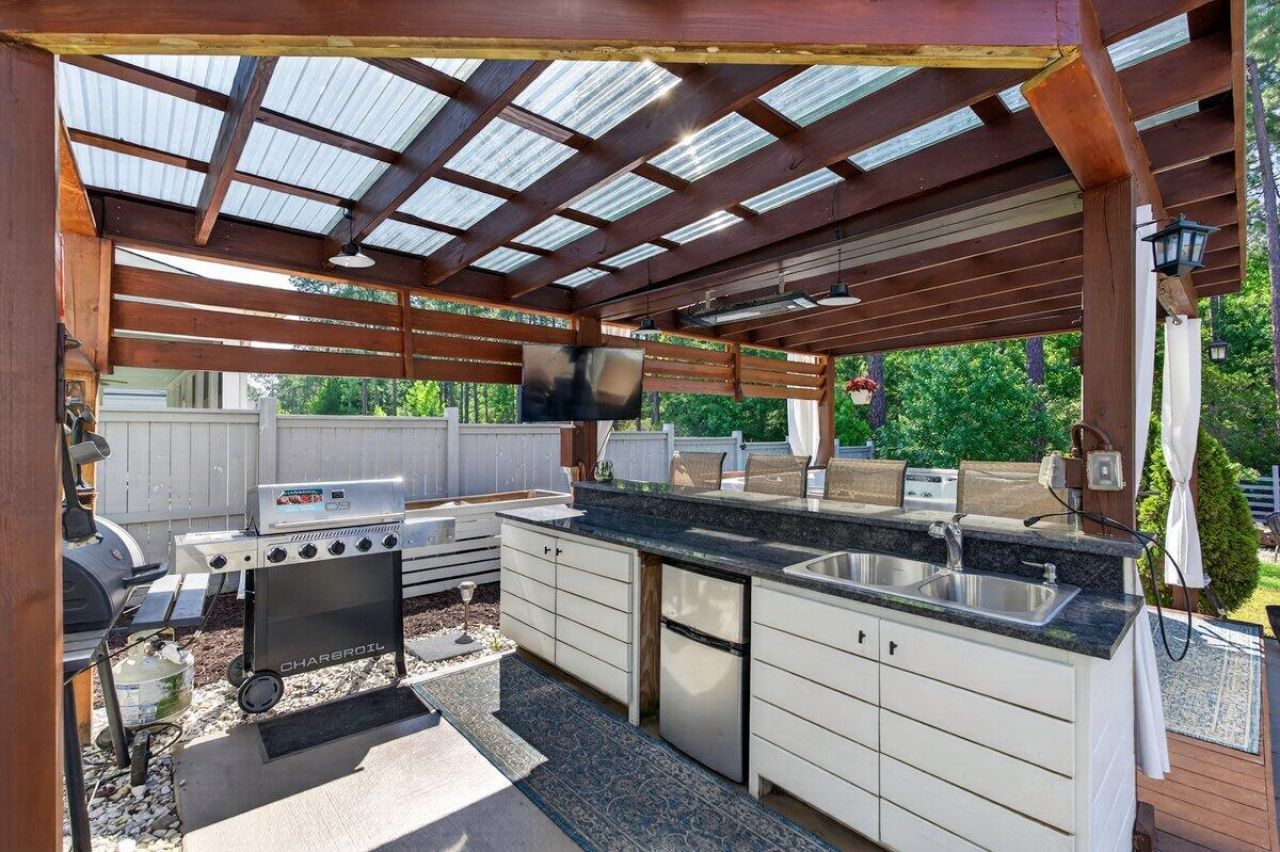 386 Oak Park Street Photo 45