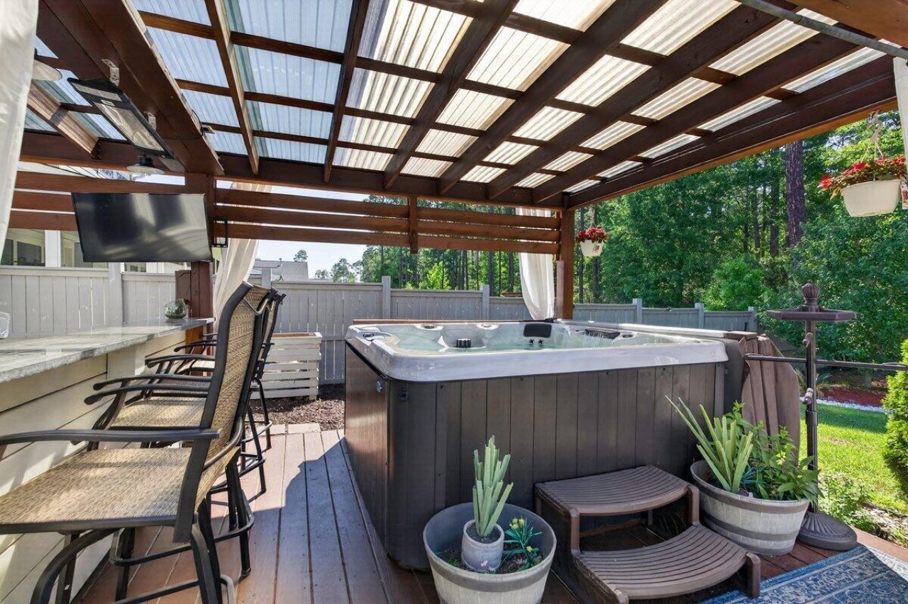 386 Oak Park Street Photo 46