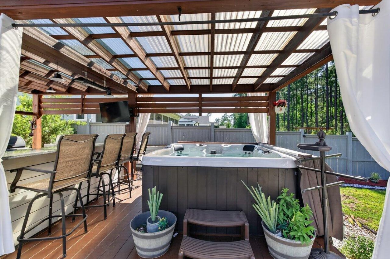 386 Oak Park Street Photo 47