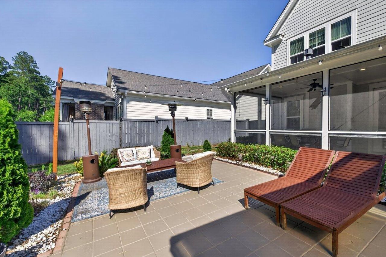 386 Oak Park Street Photo 49