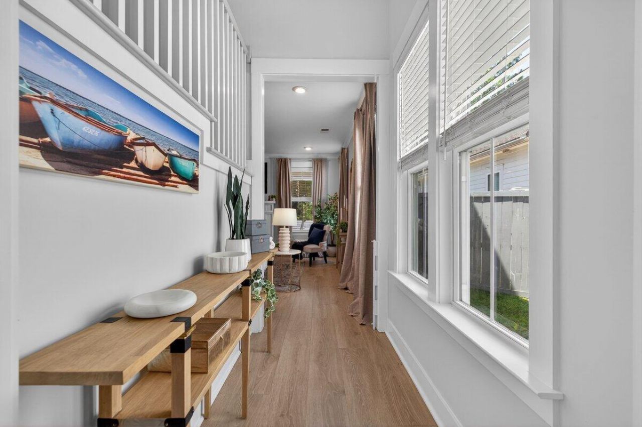 386 Oak Park Street Photo 9