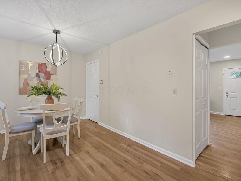 5366 Adderley Avenue , Columbus, OH 43232 Photo 11