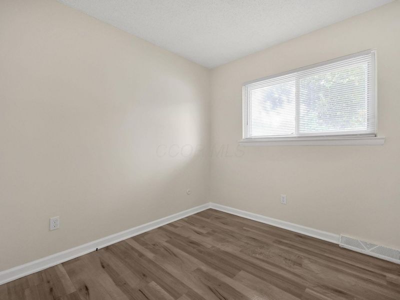 5366 Adderley Avenue , Columbus, OH 43232 Photo 17