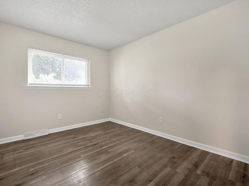 5366 Adderley Avenue , Columbus, OH 43232 Photo 19