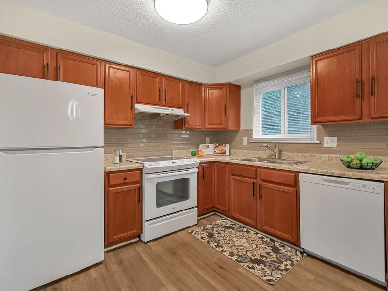 5366 Adderley Avenue , Columbus, OH 43232 Photo 9