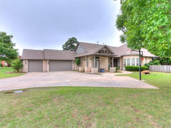 4205 Hidden Lake Circle, Moore, OK 73160