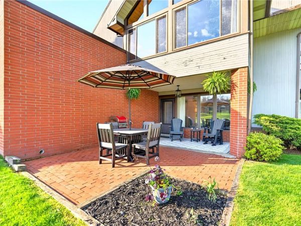 100 Pebble Beach Ct, Unit 15, Beaver, PA 15009