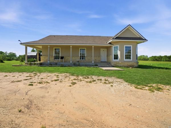 95 MOLLY DR, Lytle, TX 78052