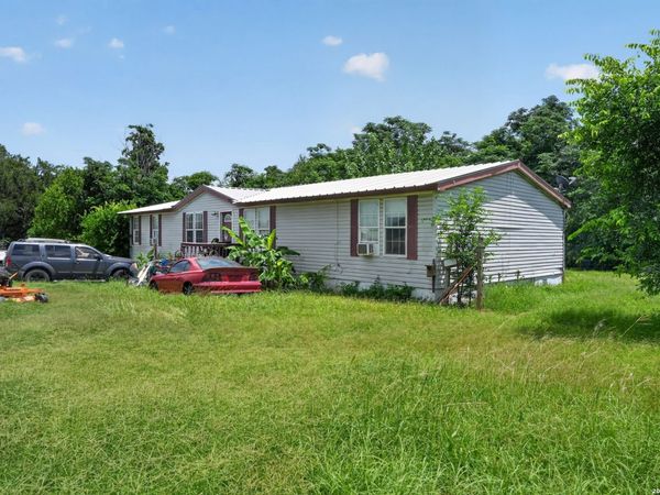975 County Road 6753, Devine, TX 78016
