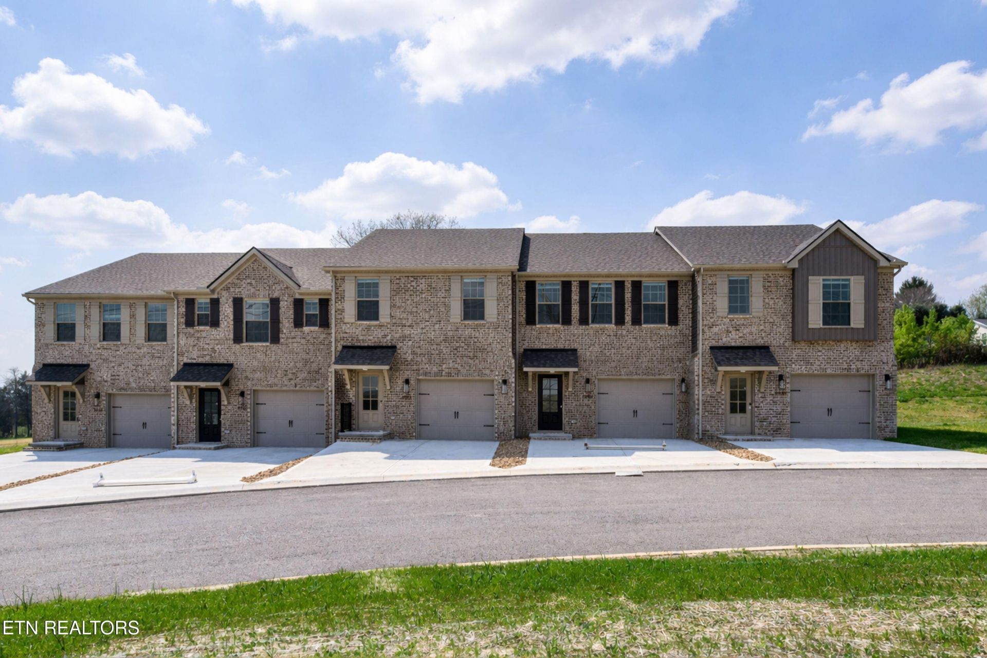 8992 Keenberg Lane, Knoxville, TN 37931 Main Photo