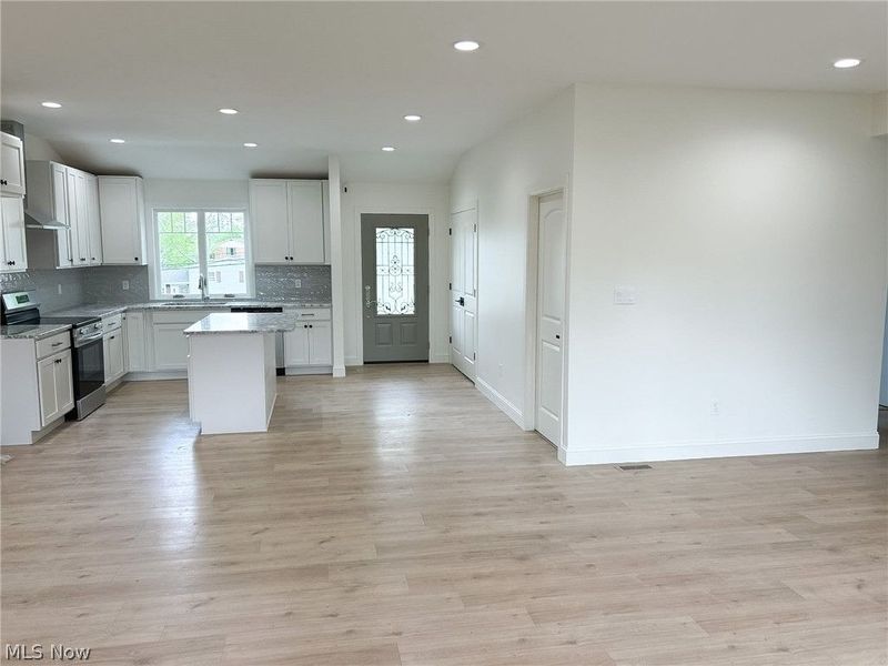 3654 Rolling Ridge Road NE, Canton, OH 44721 Photo 4