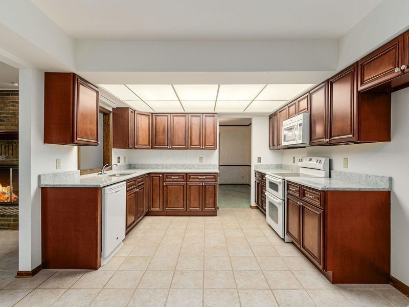 6886 Lakebrook Boulevard , Columbus, OH 43235 Photo 15