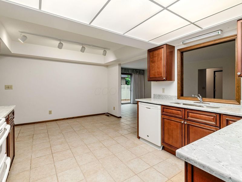 6886 Lakebrook Boulevard, Columbus, OH 43235 Photo 19