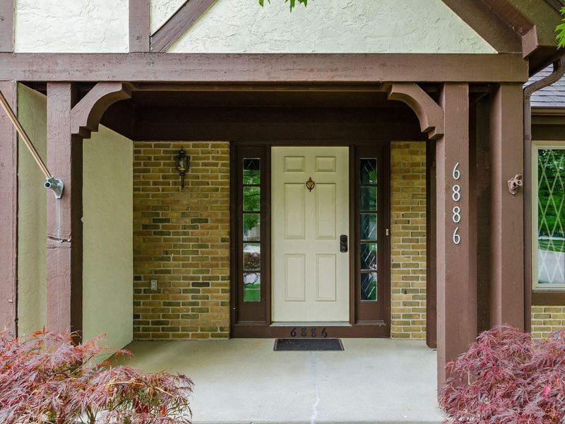 6886 Lakebrook Boulevard , Columbus, OH 43235 Photo 2