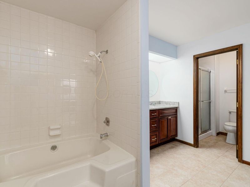 6886 Lakebrook Boulevard , Columbus, OH 43235 Photo 31