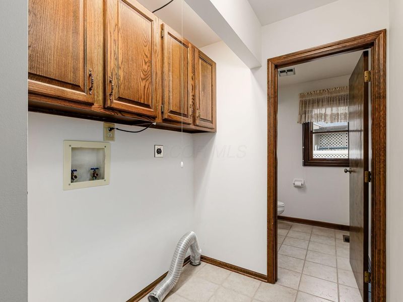 6886 Lakebrook Boulevard , Columbus, OH 43235 Photo 35