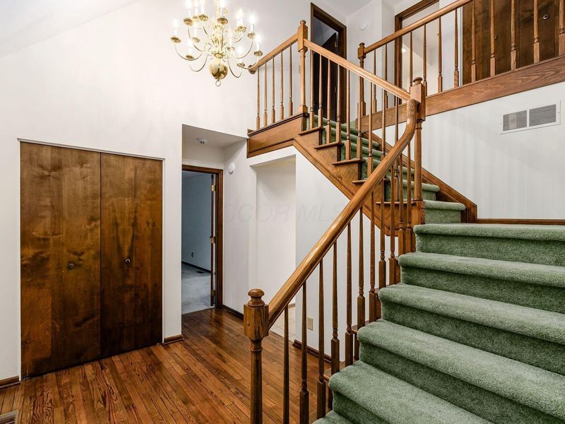 6886 Lakebrook Boulevard, Columbus, OH 43235 Photo 6
